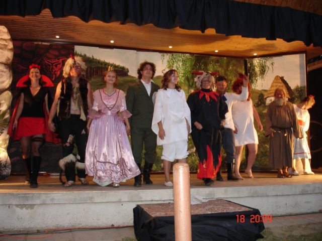 1188043233_divadlo_1
